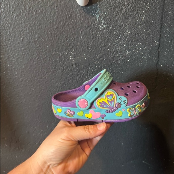 CROCS Purple and Blue Butterfly Kids Clogs - Picture 2 of 8